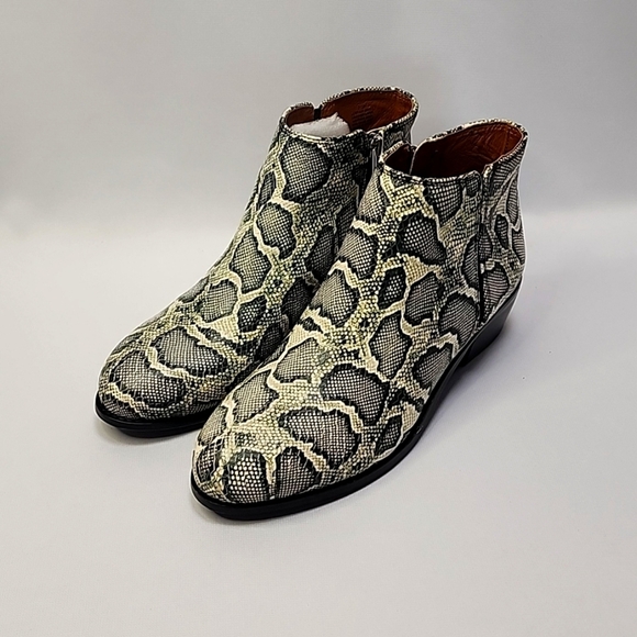 ANTONIO MELANI Shoes - Antonio Melani Leather Snakeprint Boots/Booties NWOB Size 7.5W Grey/Black/White